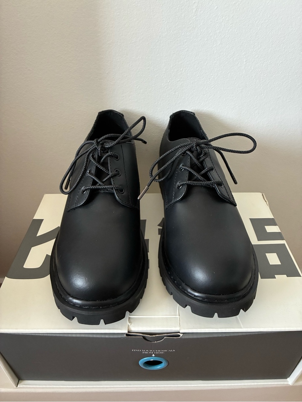 Men’s Black Lace-Up Derby Shoes